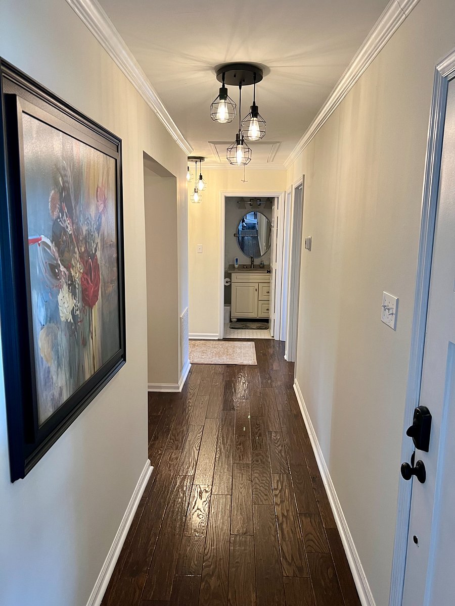 Hallway to bedrooms