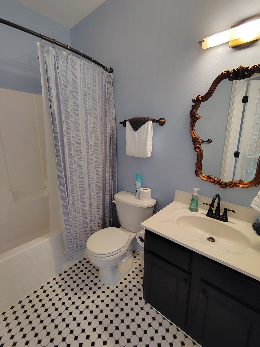 PRIVATE FULL BATHROOM--all basics like shampoo, conditioner, and body wash as well as towels are provided