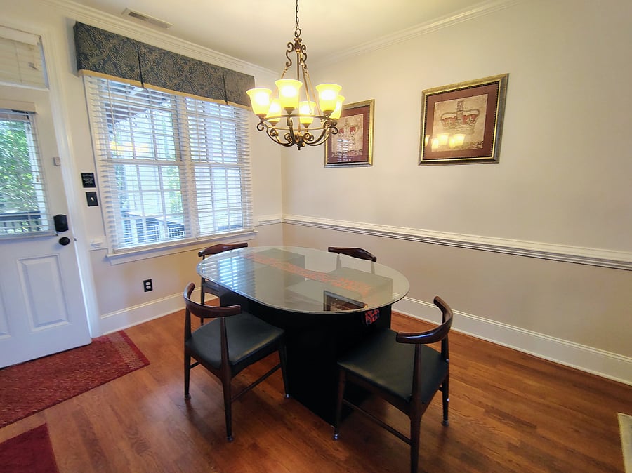 Dining area, another view