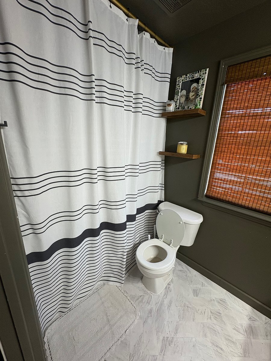 Master bathroom - 2nd level