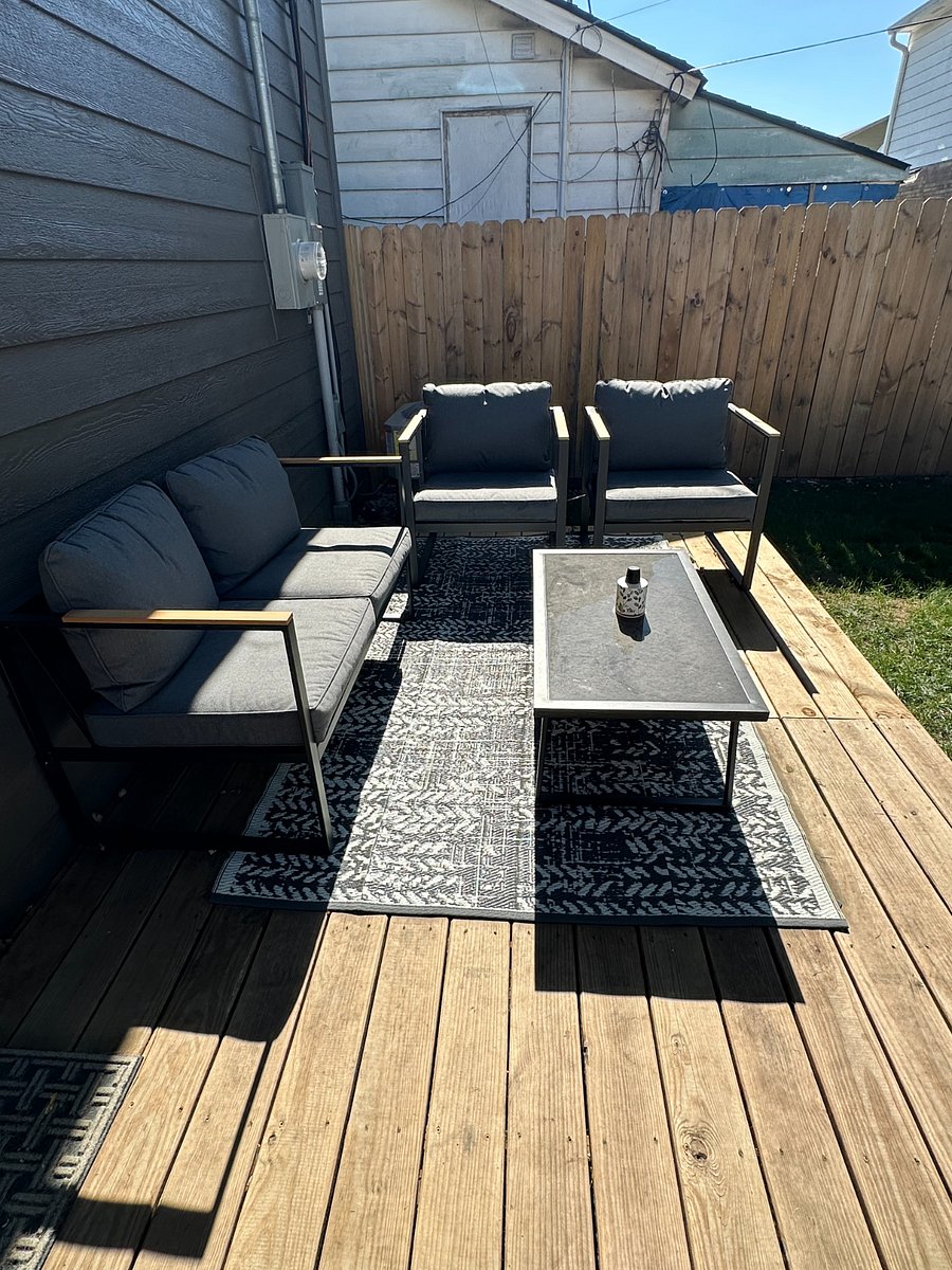 Patio Furniture (seasonal use)