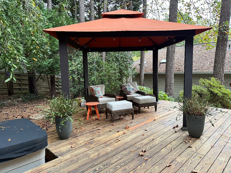 Great pergola (sorry, hot tub no longer there). 