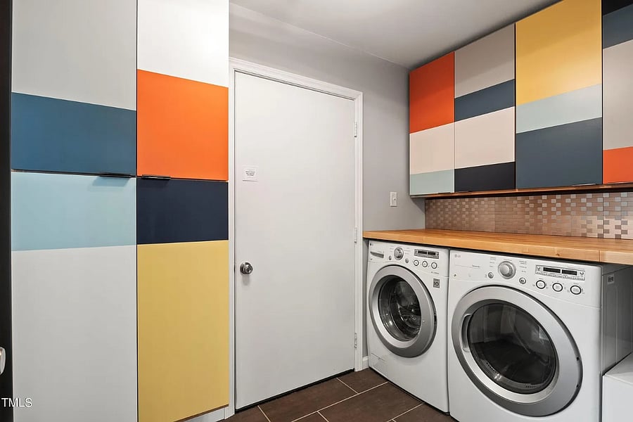Laundry room, access to garage