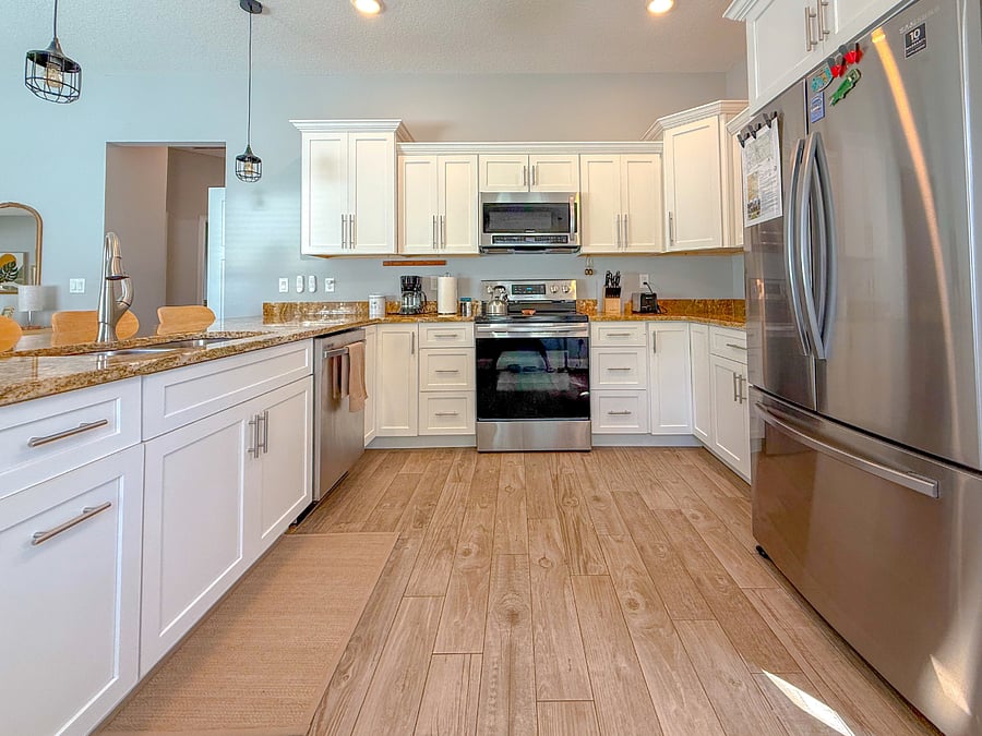 Large Fully Equipped Kitchen 
