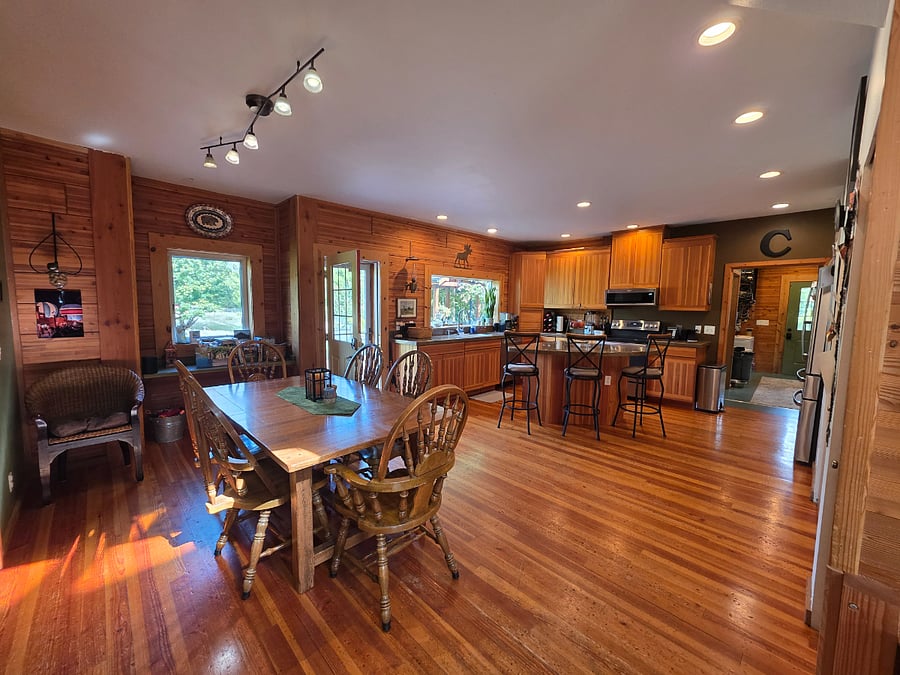Table expands to seat 10 for entertaining. Tenants allowed and encouraged to entertain with notification to homeowner.