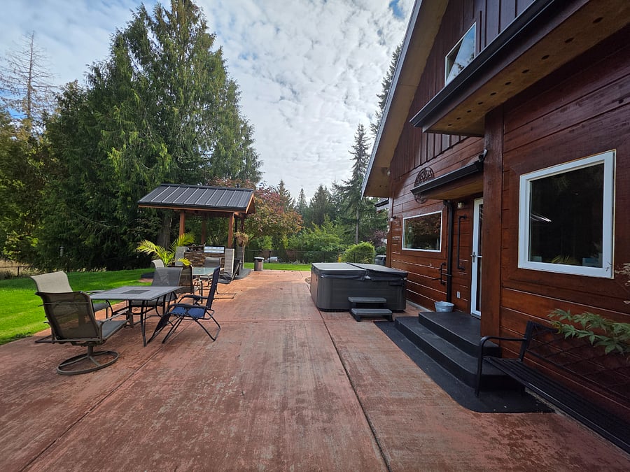 Hot tub for tenant use as well