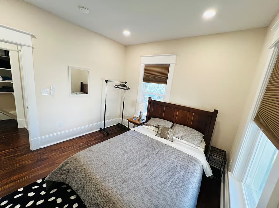 Queen bedroom - comfy memory foam