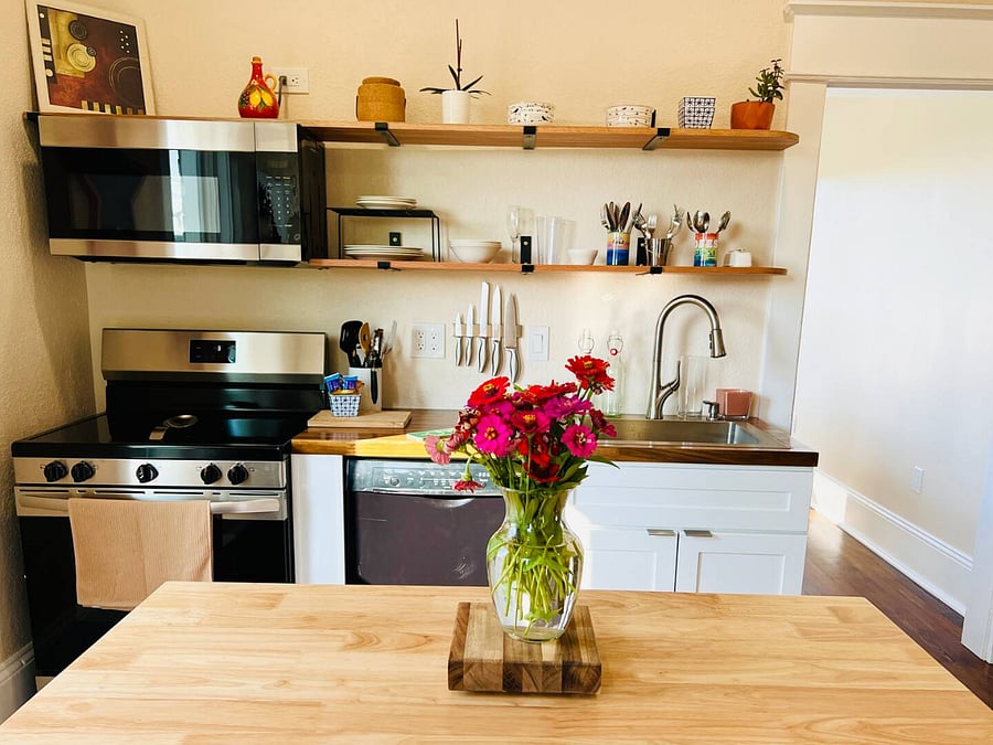 Fully stocked high end kitchen appliances
