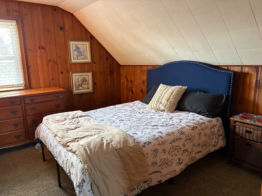 Second upstairs bedroom