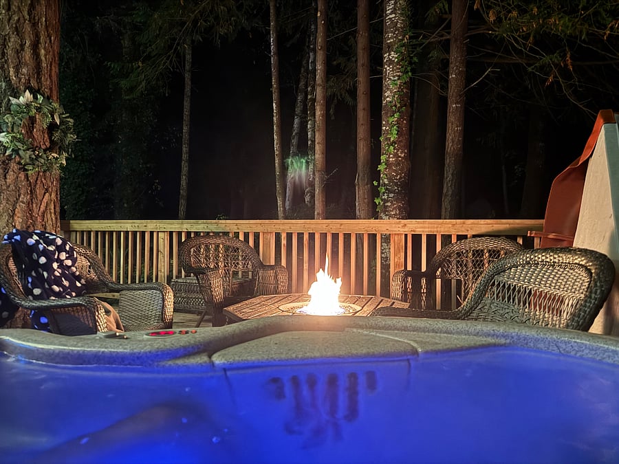 Private Deck: Lit up hot tub and propane fire pit, enjoyed underneath the moon and evergreens