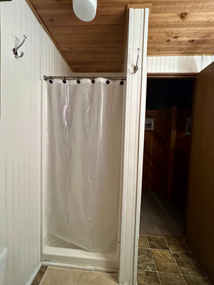 Bathroom: Facing the shower and the bathroom door