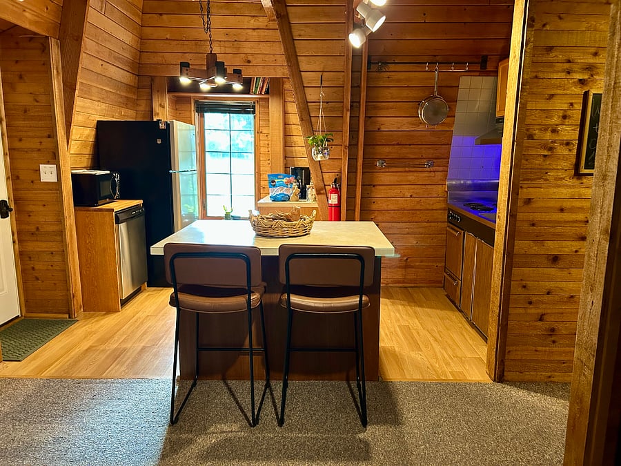 Kitchenette: Full view