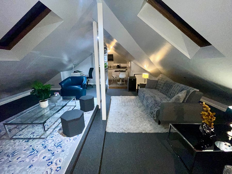 living room w/ futon couch/sofa (double)