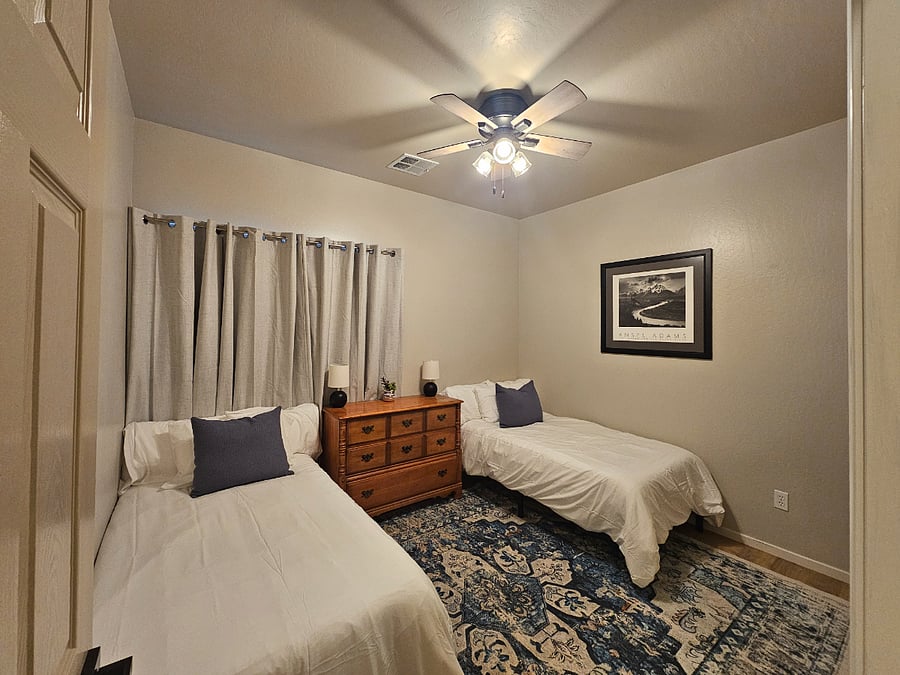 Guest BR1 - 2 Twin Beds