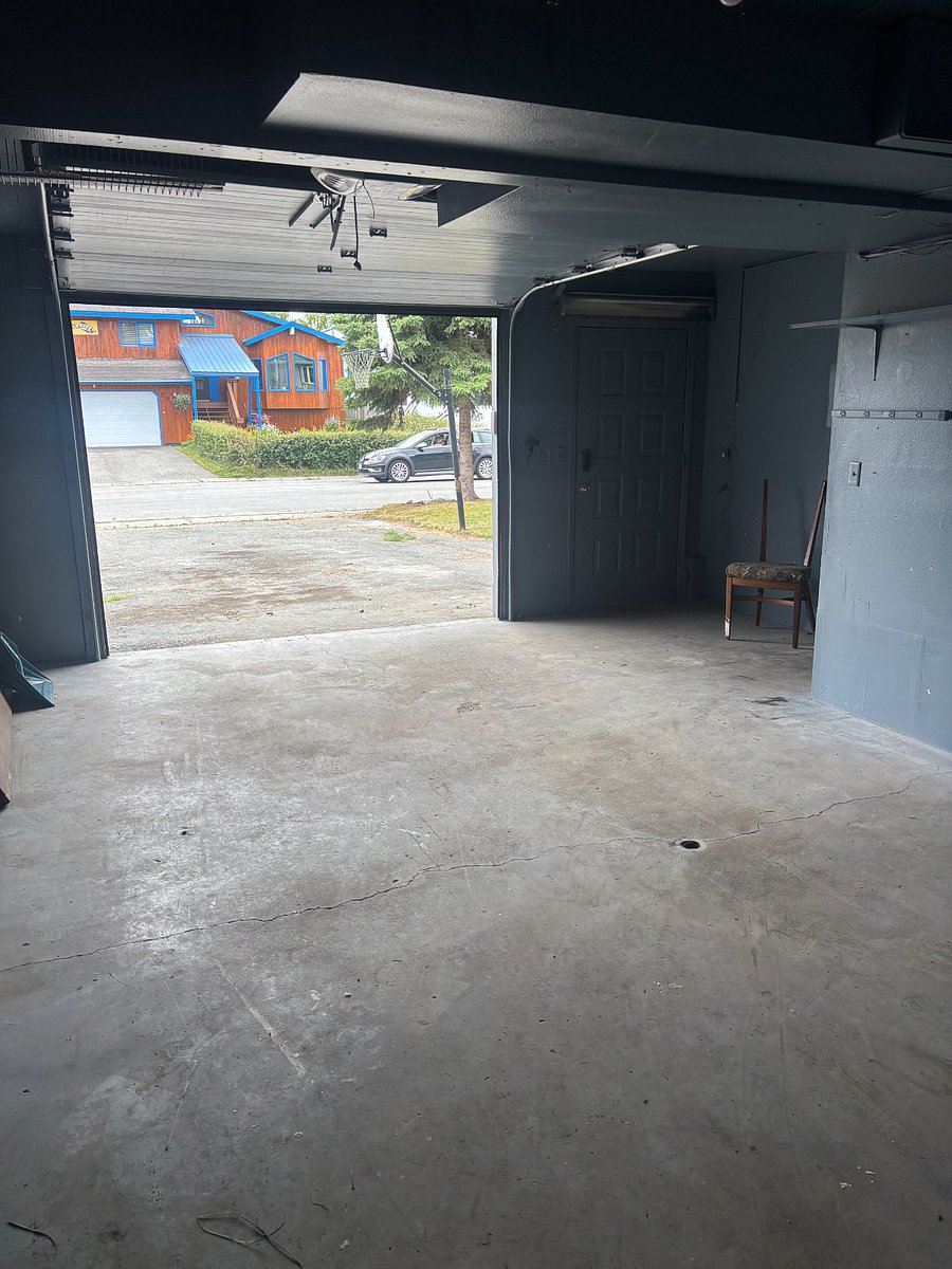 Oversized 1 car garage