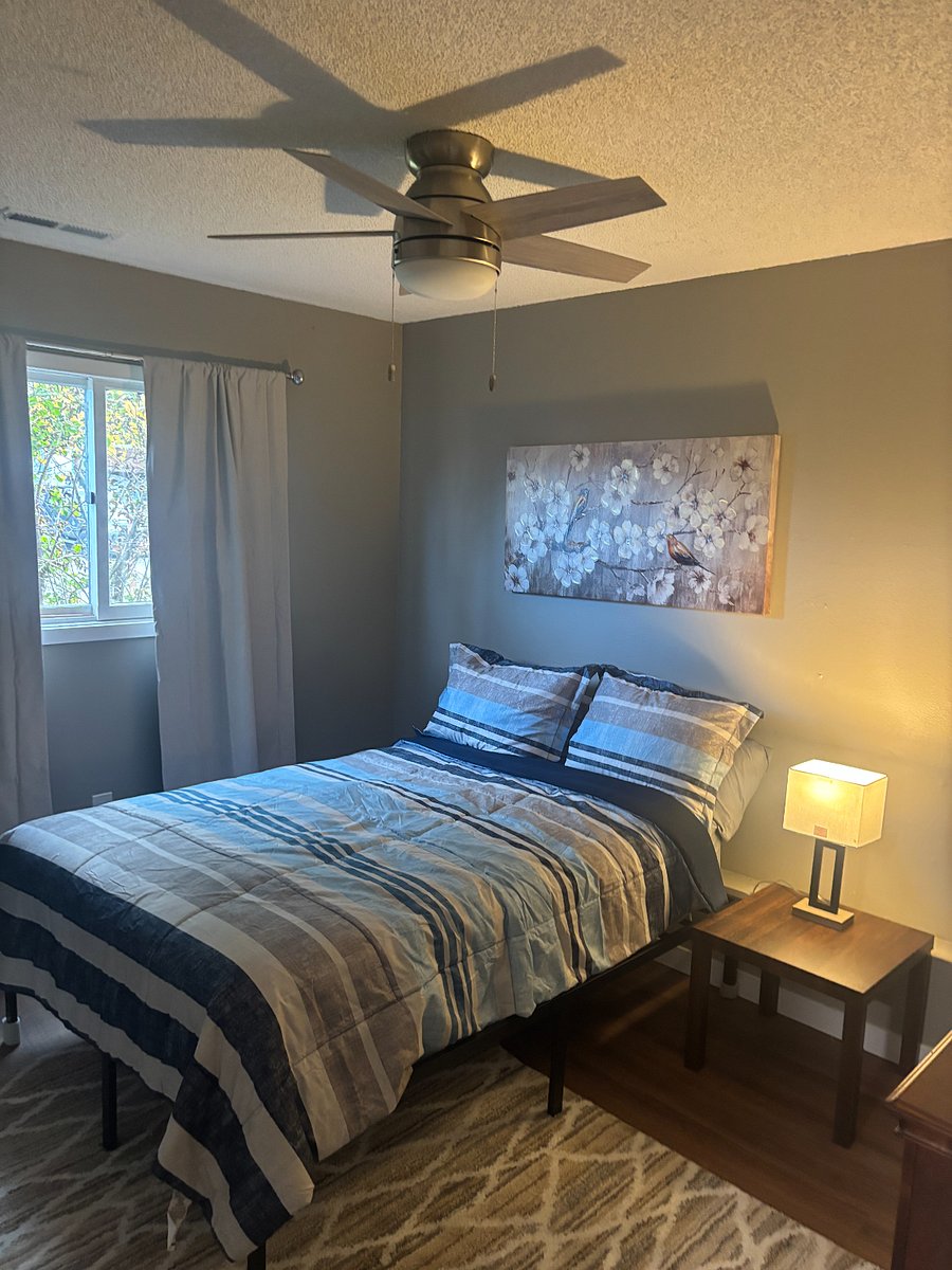 Upstairs bedroom, full-size bed