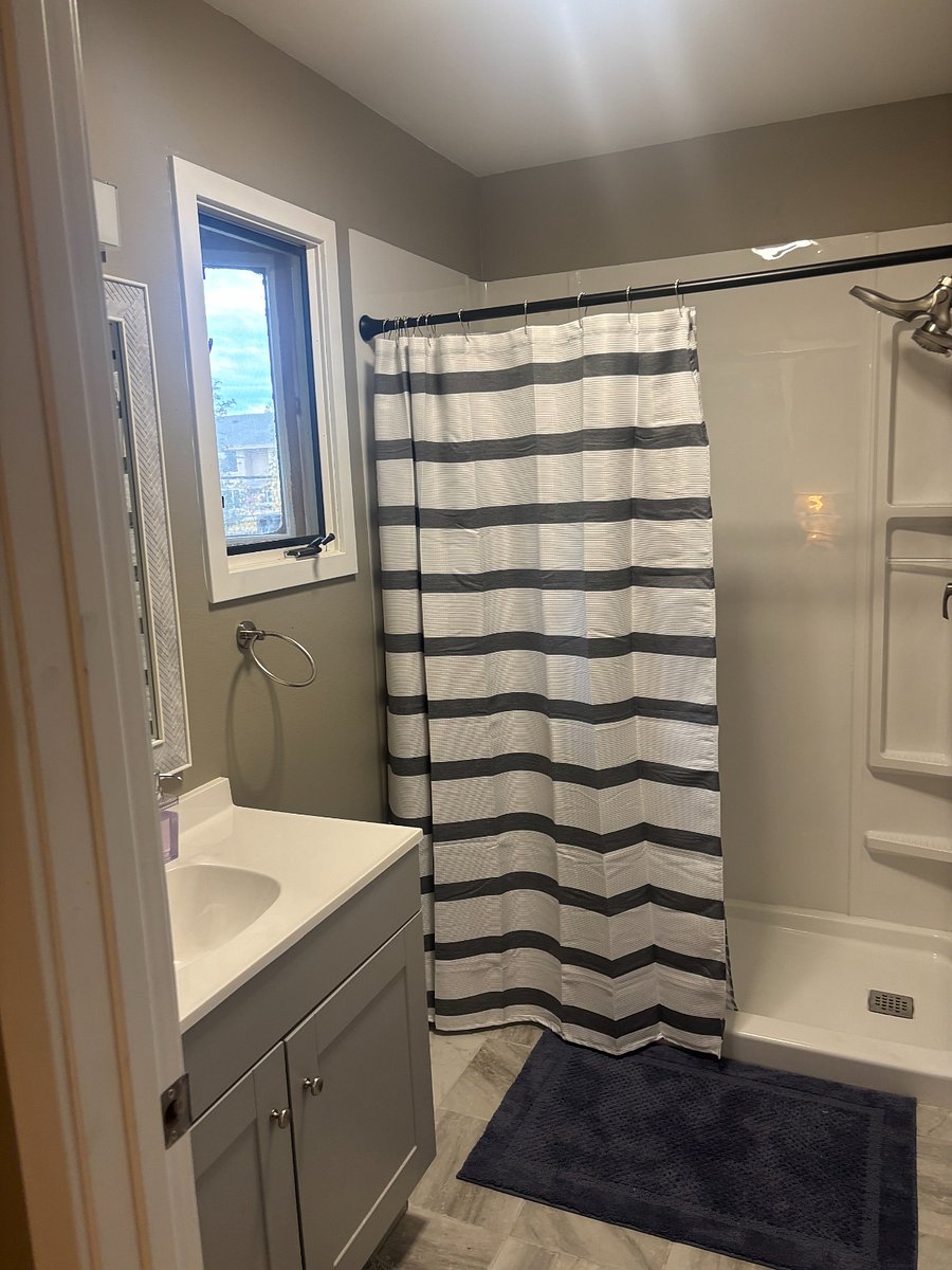 En-suite in upstairs bedroom