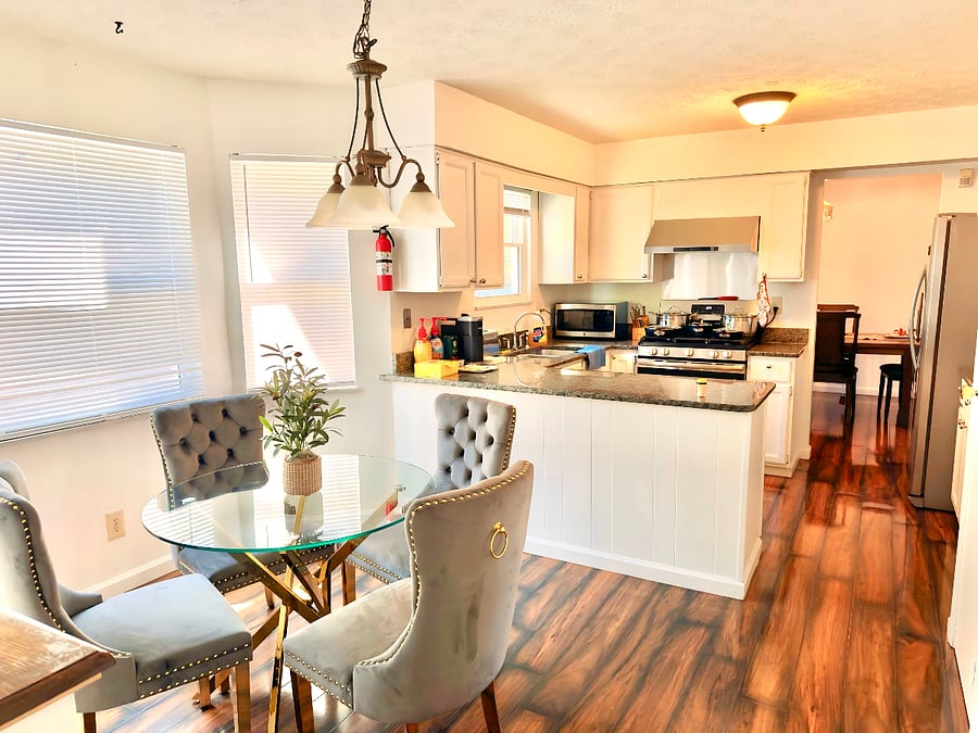 Dining area 1