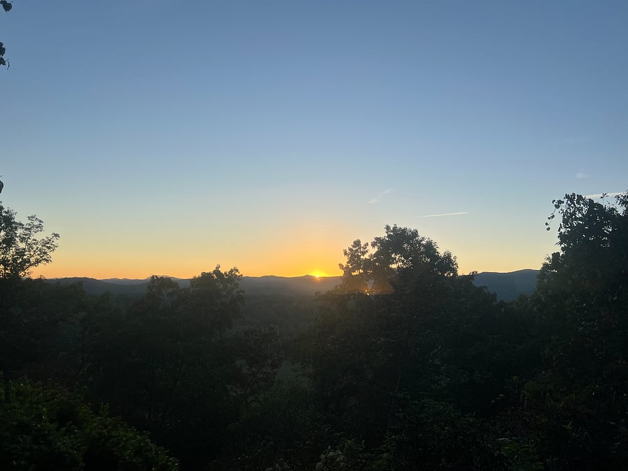 2 minutes down the mountain from the house, the best sunset views in town!