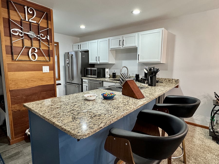 Kitchen bar w/ 2 stools.