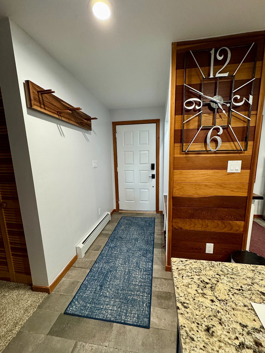 Entry showing Ski rack.