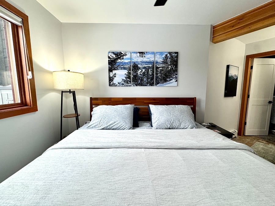 Primary w/ king sized bed.