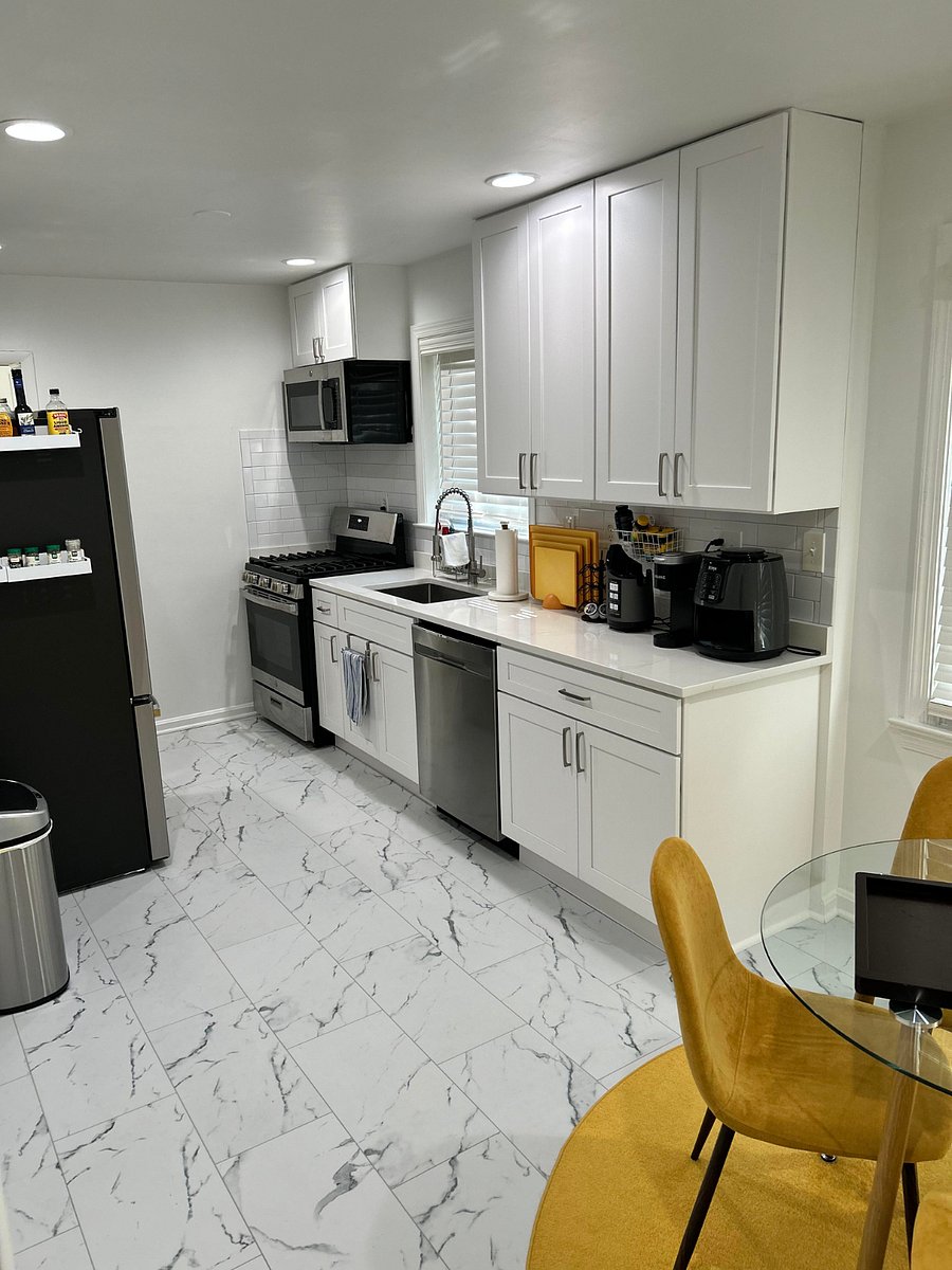 Kitchen & Dining Area