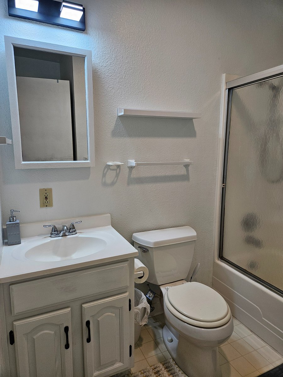 Bathroom with Tub/Shower