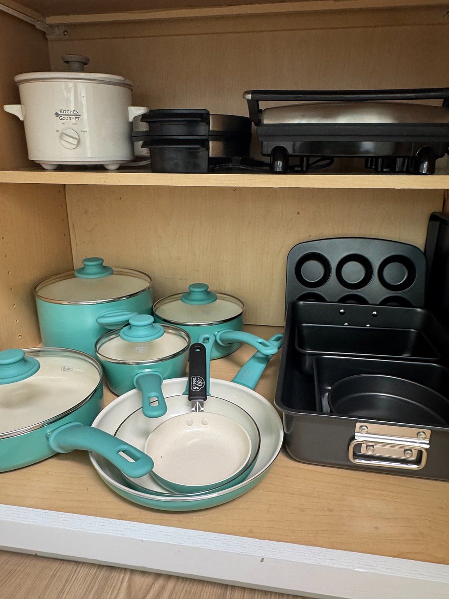 Brand new pots/pans, baking pans