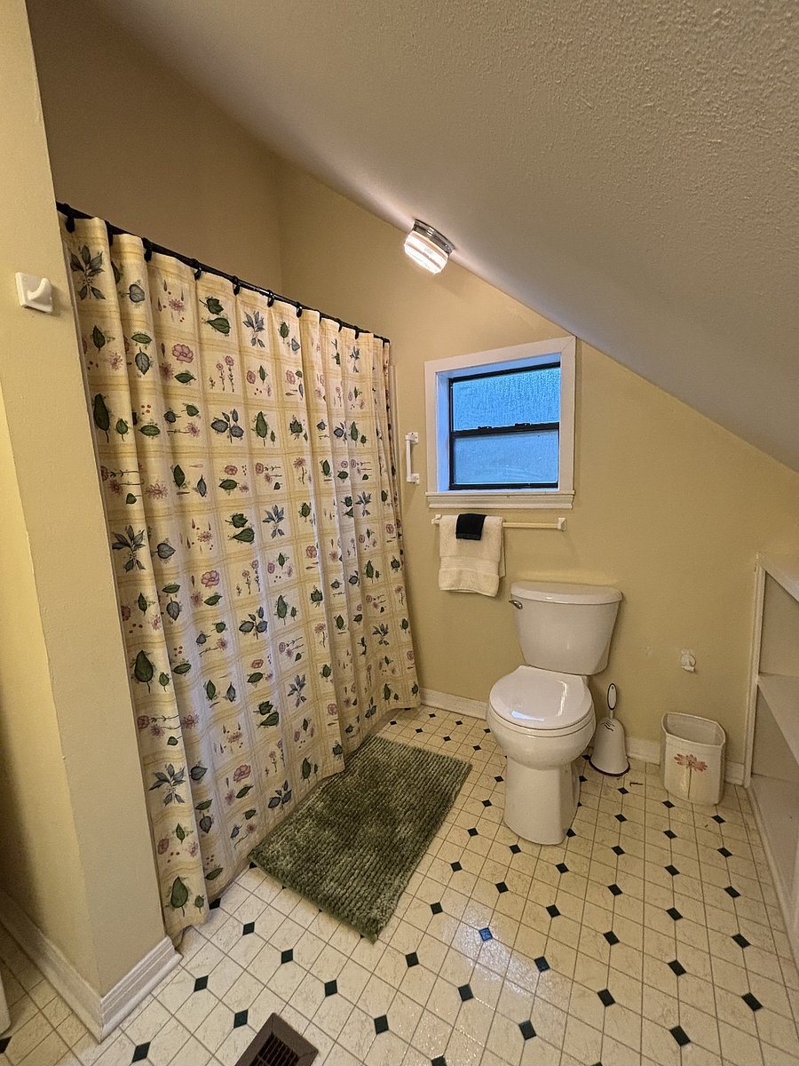 Bdrm Three spacious bath