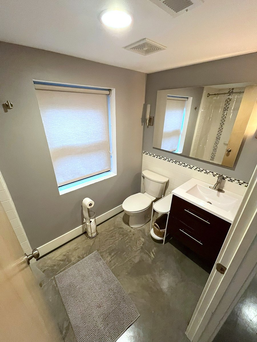 Full bath with Shower & Tub