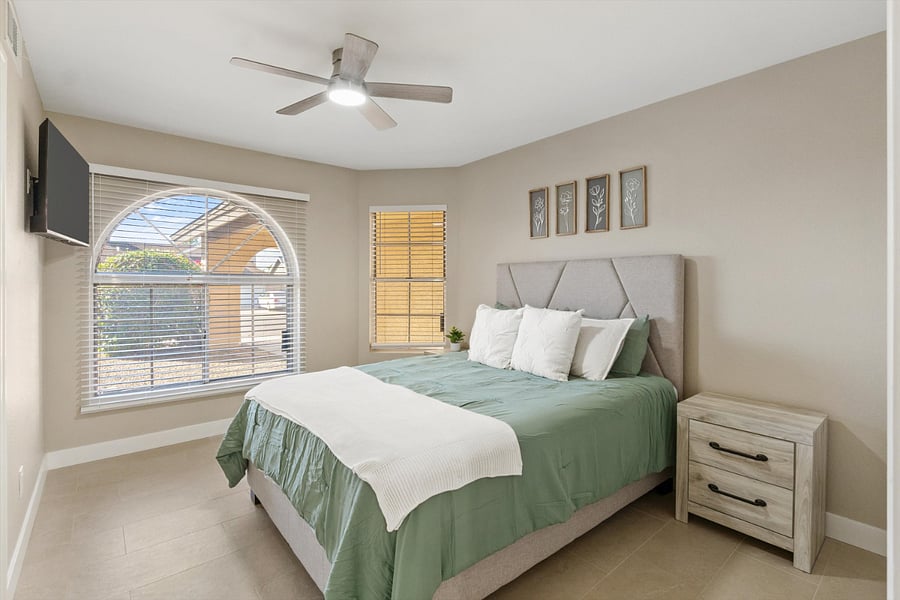 bedroom 1 Queen, smart TVPrimary