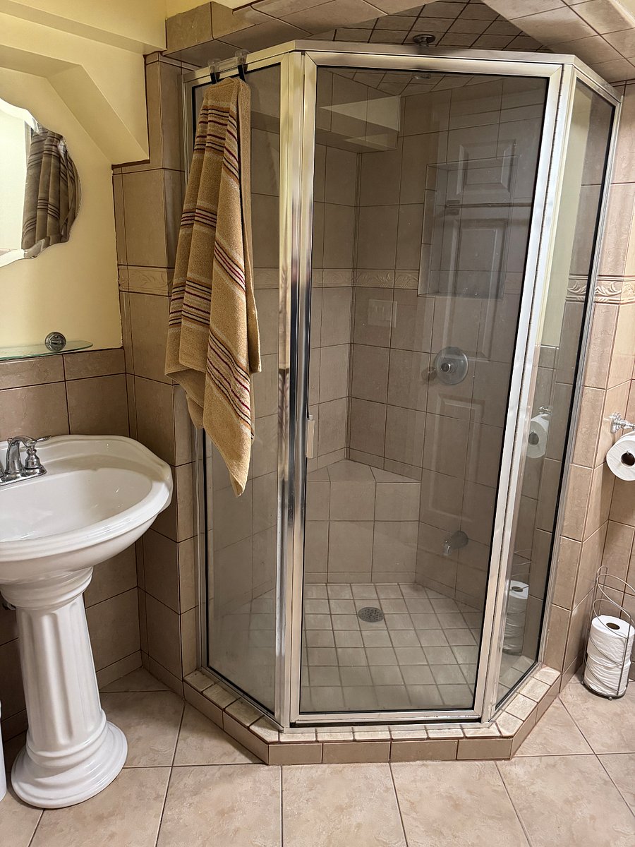 Basement full bath.