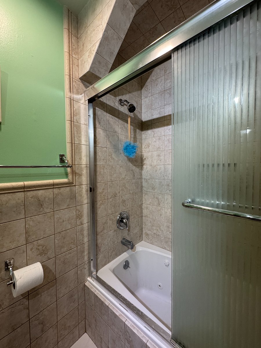 The second full bath features a tub AND shower for maximum convenience.