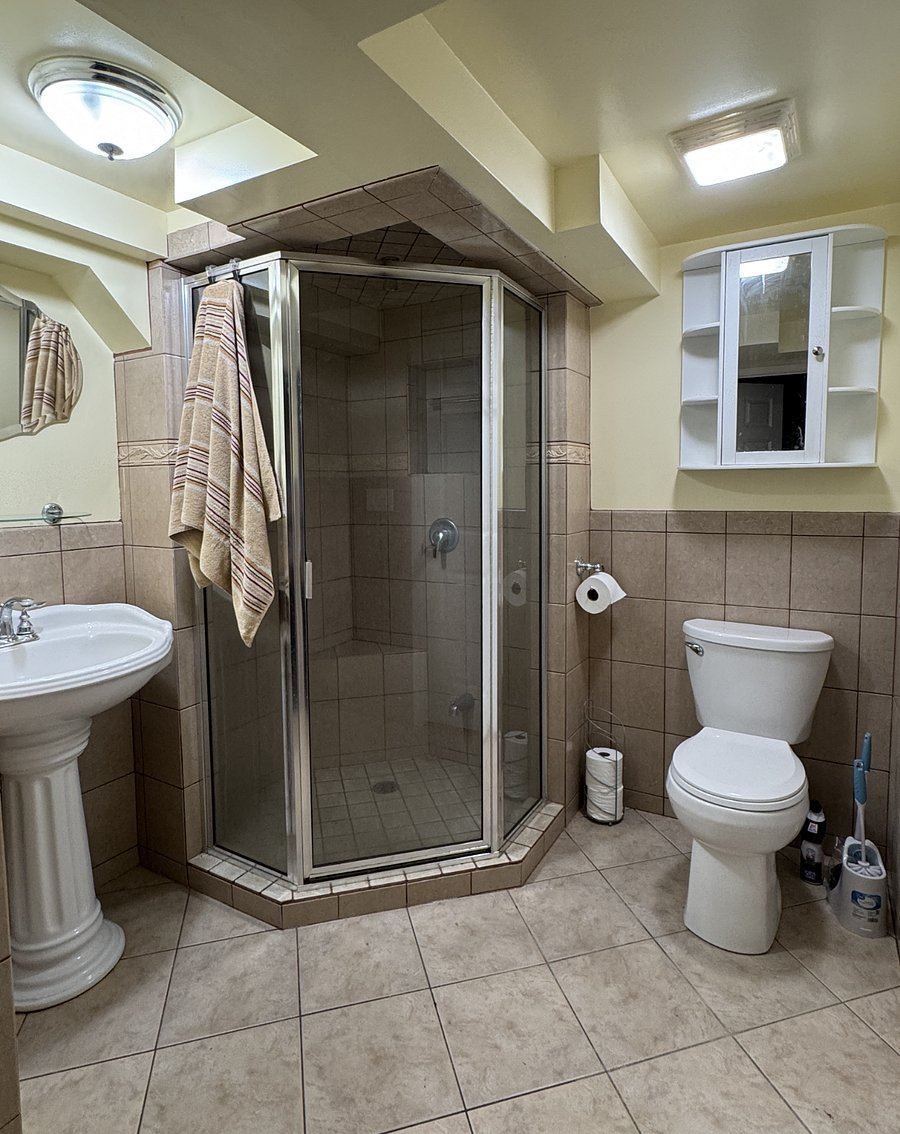 A 3 bedroom house with 3 full baths - it's like a dream come true!