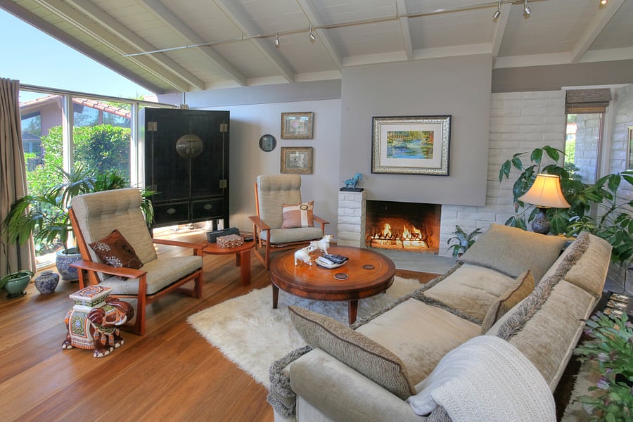 Living area, now has wall mounted 55" TV and more comfortable seating