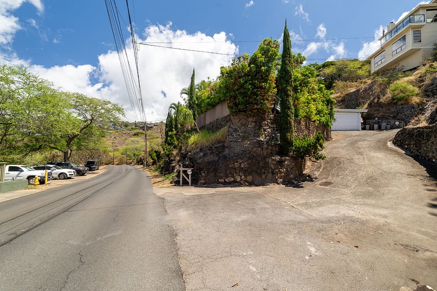 Parking area, short walk up to Entry Gate