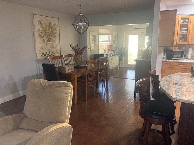 Dining room (common area)