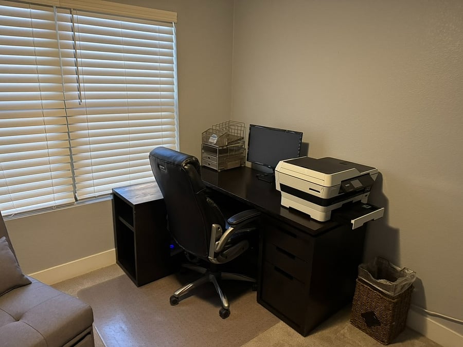 Office/3rd bedroom. Monitor and printer complimentary.