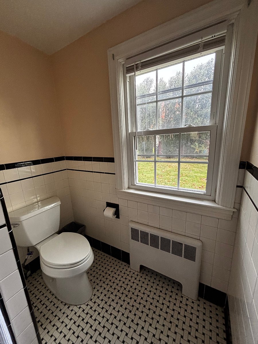 Full bath view 2
