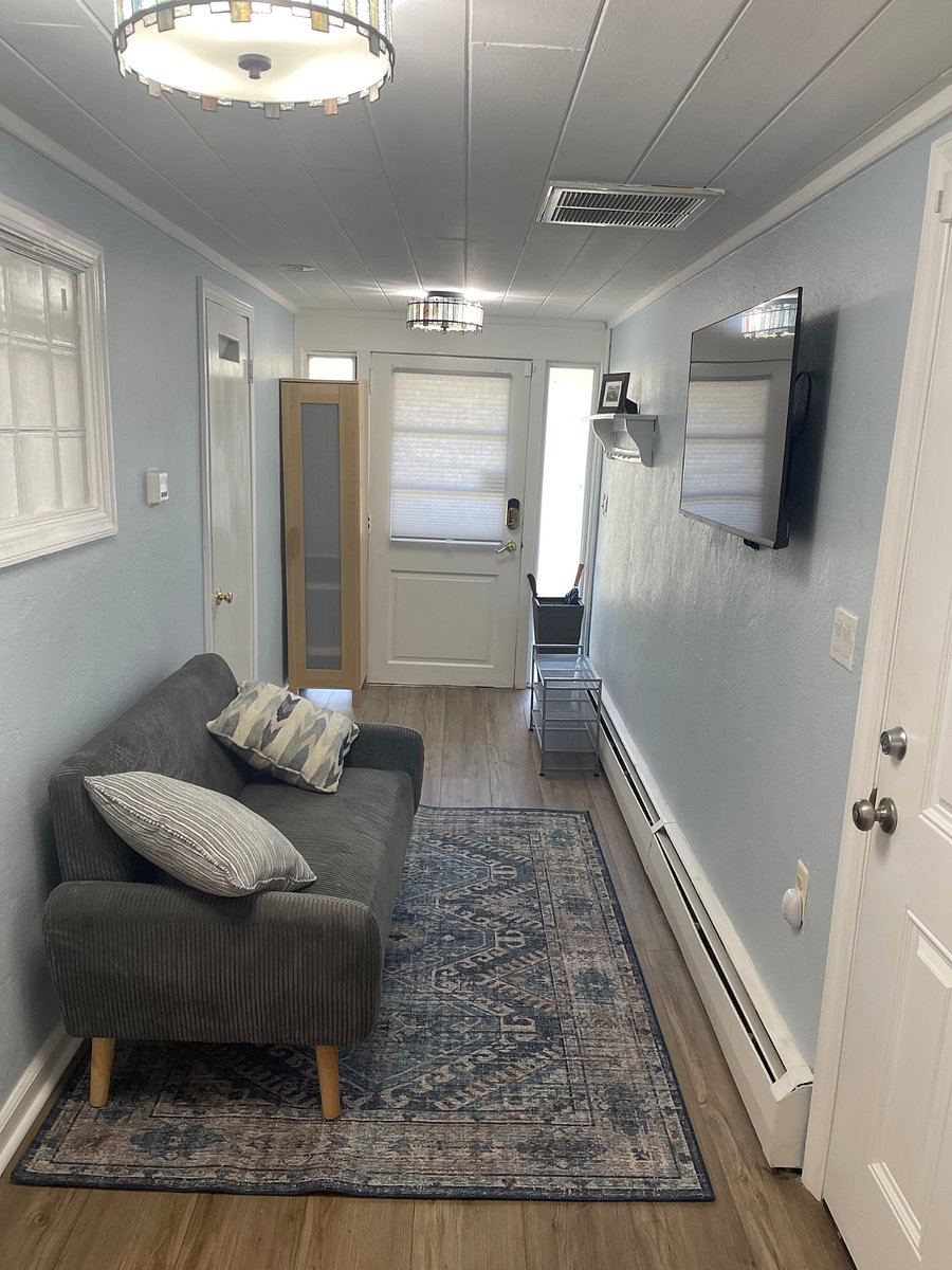 Private Entrance and Hallway