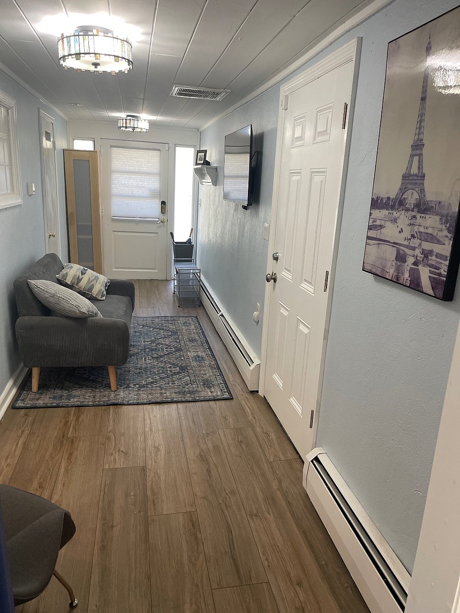 Private Entrance Door and Sitting Room/Hallway