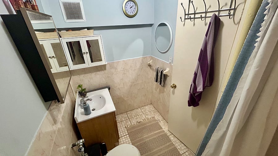 Bathroom (shared)