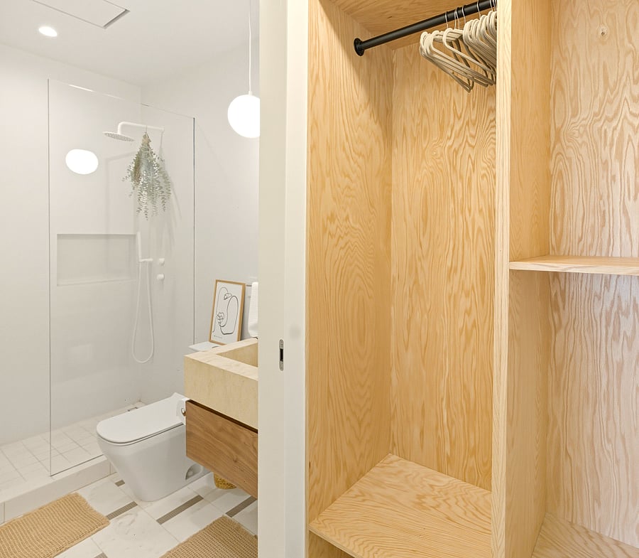 guest full bath / storage - attached 