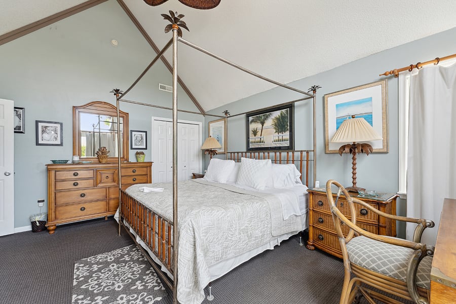 More Pics of the Master Bedroom (King)