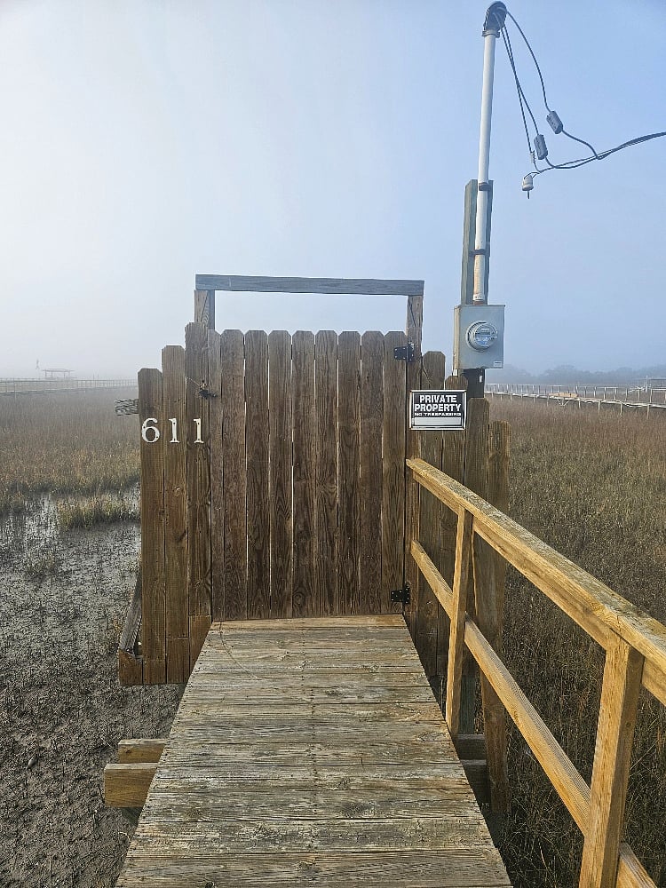 (Dock with deep water) Entrance door gate