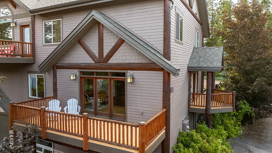 Enjoy lake views and sunrises for the early birds!