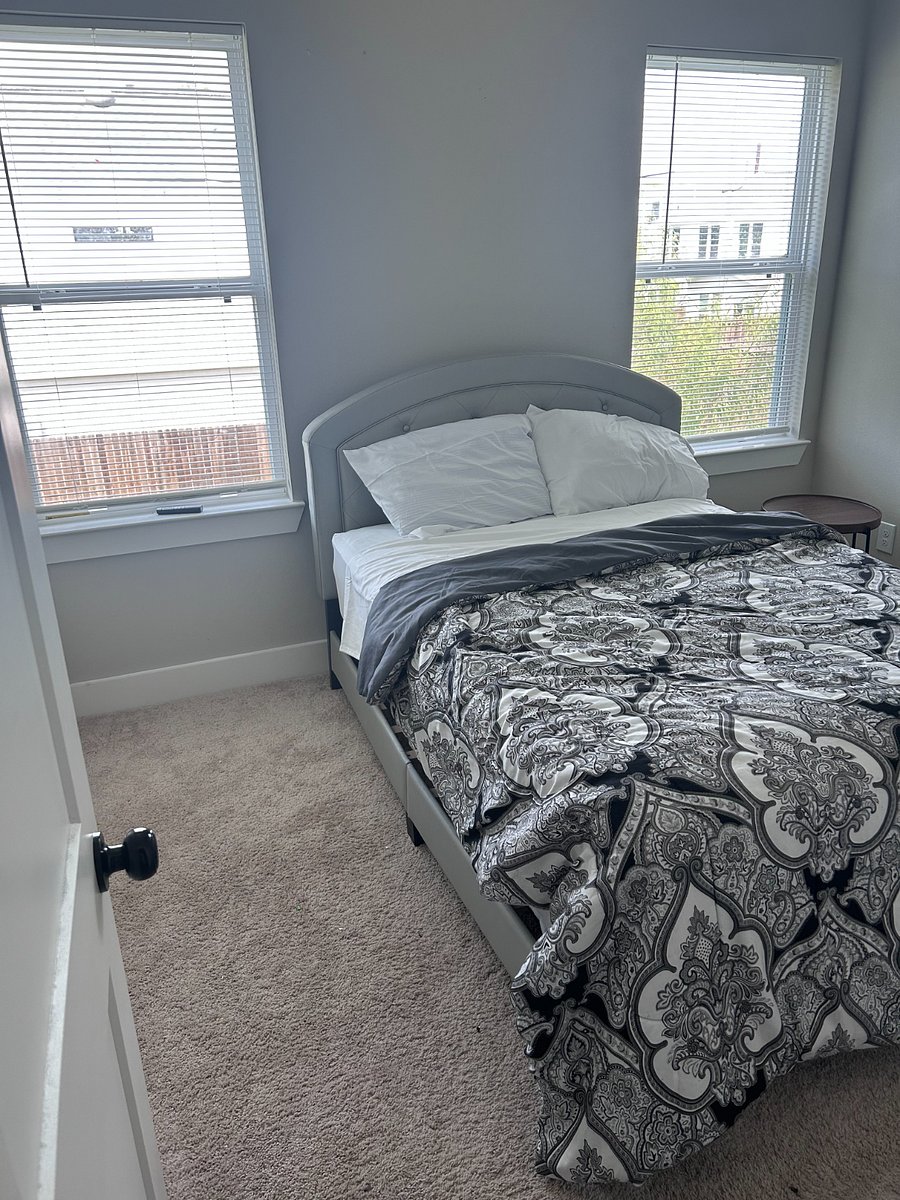 Smaller bedroom available