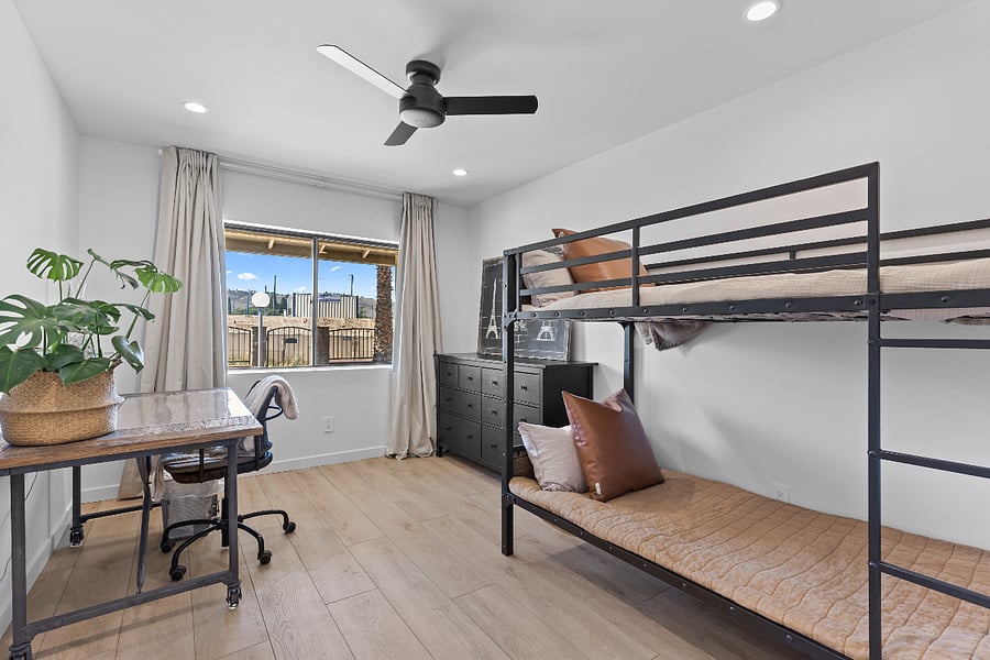 Bunk bedroom/office