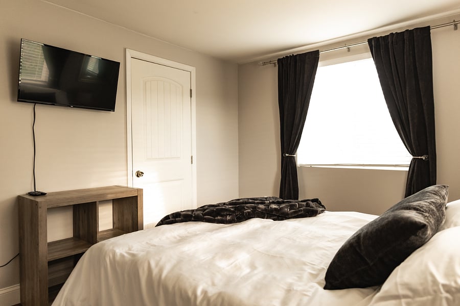 Bedroom 2, queen bed, Tulo foam firm mattress